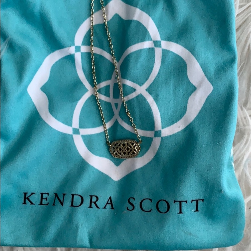 Kendra Scott necklace